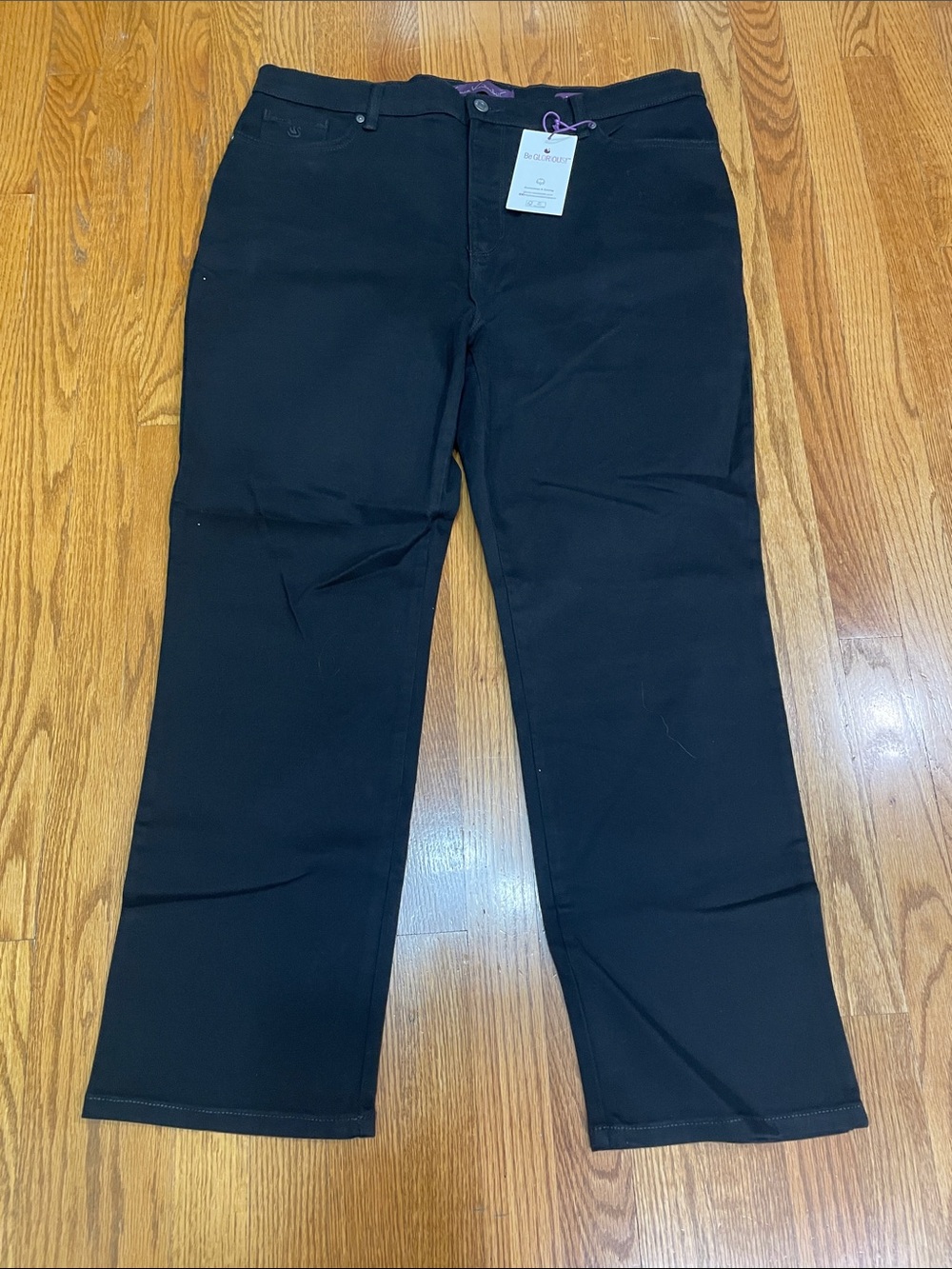 NWT. Women’s Gloria Vanderbilt. Size 18 short, Black Straight-Leg jeans.